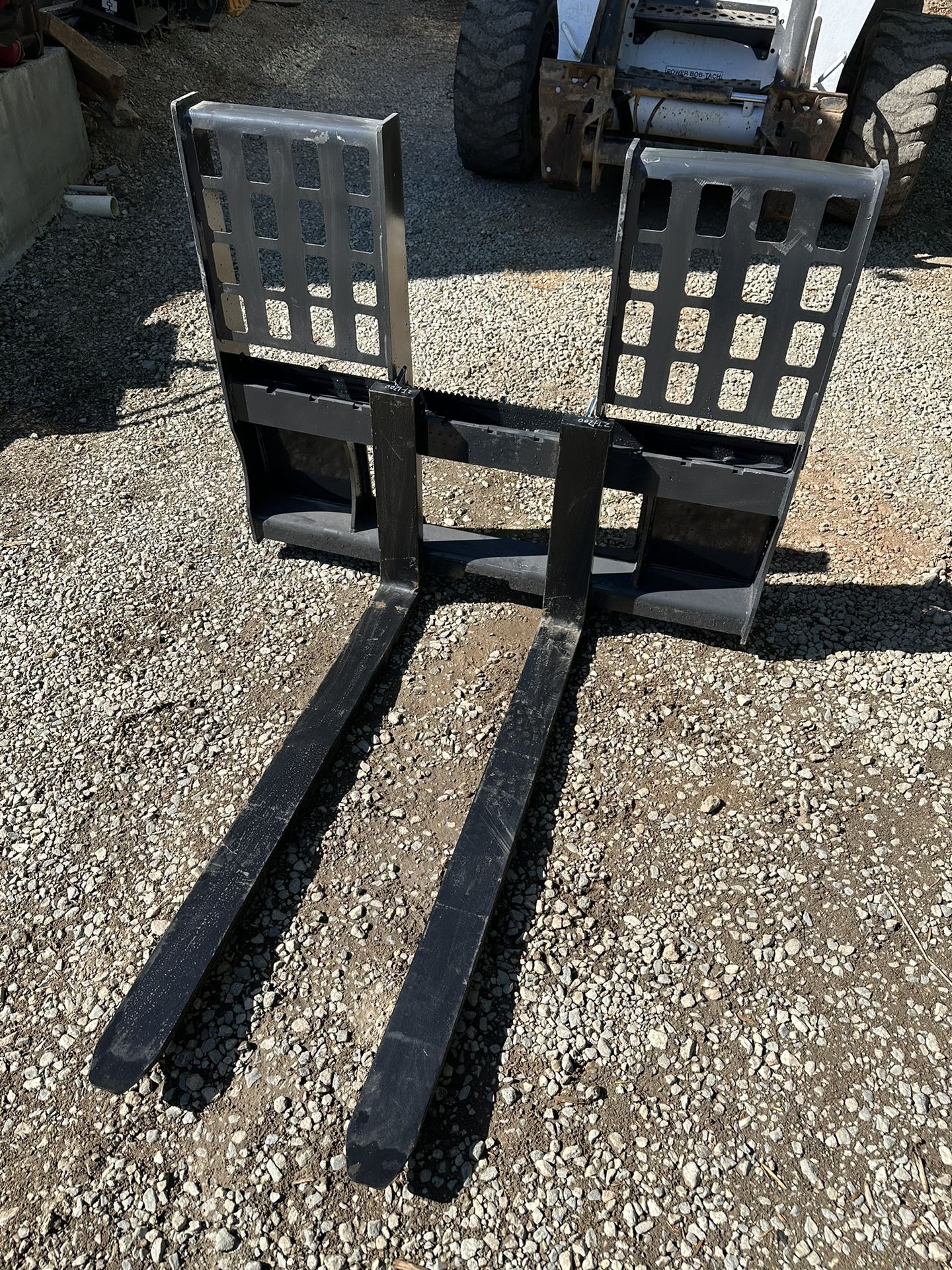 Heavy Duty Skid Steer Pallet Fork Attachment