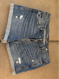 Women’s Old Navy Jean Shorts - Boyfriend style size 14 with 3” inseam