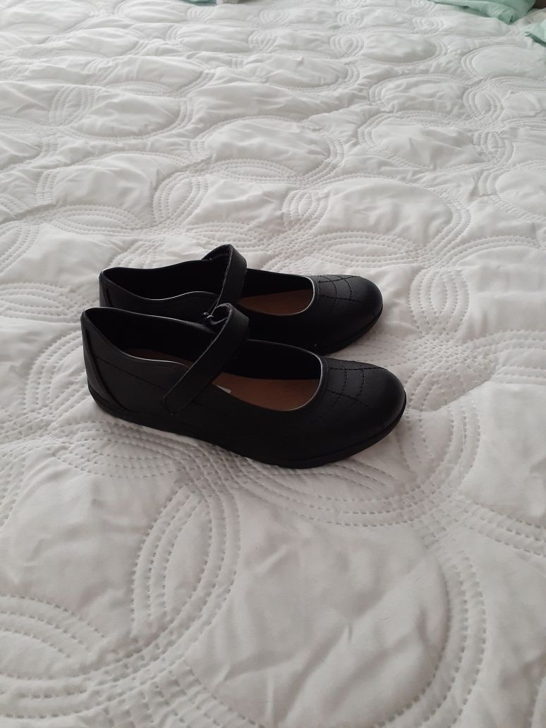 Girls shoes