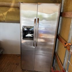 Frigidaire Refrigerator Fridge Works Great Clear