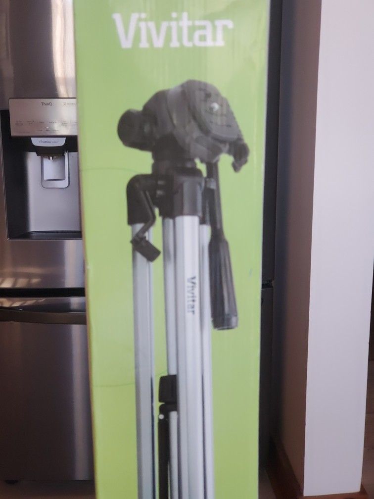 Vivitar Lightweight Folding Tripod
