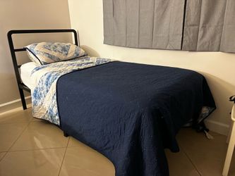 Twin pillow top Mattress - like-new!