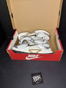 Nike V5 RNR Shoes White Gold Silver Gray  W Sz 6 New W Box