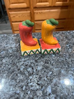 Clay Art Ceramic Jalapeno Chili Pair of Salt and Pepper Shaker Set.  Size approximately 3 1/2 inches tall and 2 1/4 inches wide.  Brand new never used