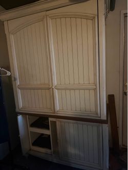 Large armoire/entertainment center