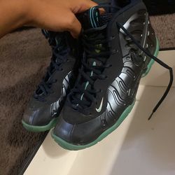 Nike foam 