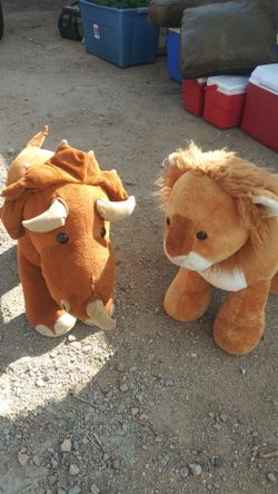 Dinosaur/ lion