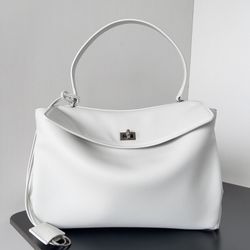 A classic versatile women's bag