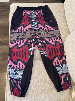 Nike women’s Woven joggers