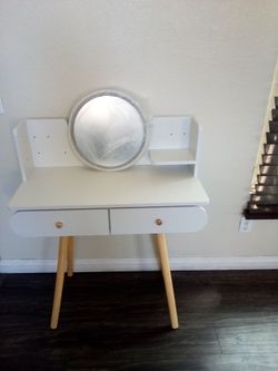 Vanity white new $80