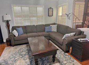 Bassett Custom-Made Sectional Sofa – Like New, Excellent Condition