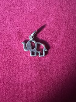 Silver Elephant Pendant *NEW*