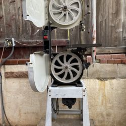 Bandsaw 14 inch delta