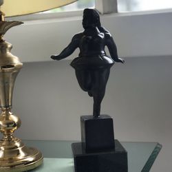 Fernando Botero sculpture - bailarina