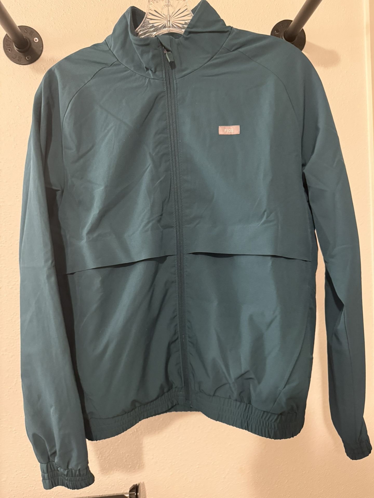 2 figs scrub jackets