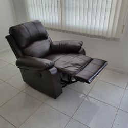 Swivel armchair in brown faux leather.