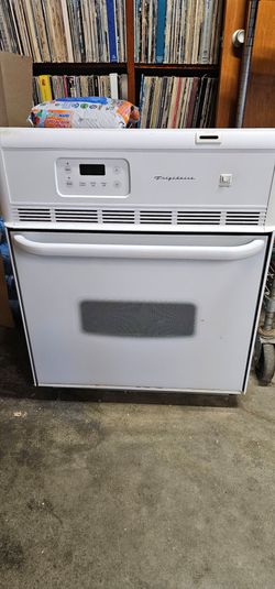 24" Fridgidaire wall Oven great working condition