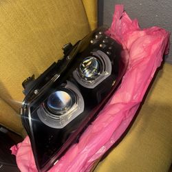 BMW E90 328i / 330i/ 335i   Xenon Headlights With LED Halos