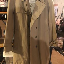 New Men’s London Fog Raincoat  , Clean In Storage Bag