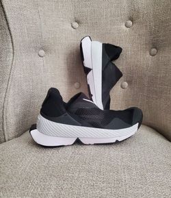 New Nike Go FlyEase Black&White Slip On Shoes DR5540-002 Women's Sizes 6.5 And 8