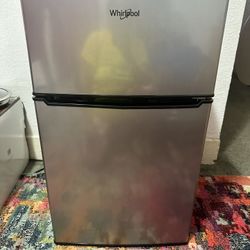 Whirlpool Mini Fridge 