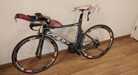 Felt B14 triathlon bike