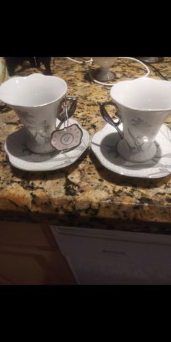 Set of 2 cups and 2 saucers