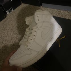 Jordan’s 1’s Size 9y 