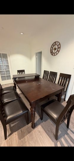 Solid Wood Style Dining Table with 6 matching chairs