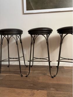 3 bar stools