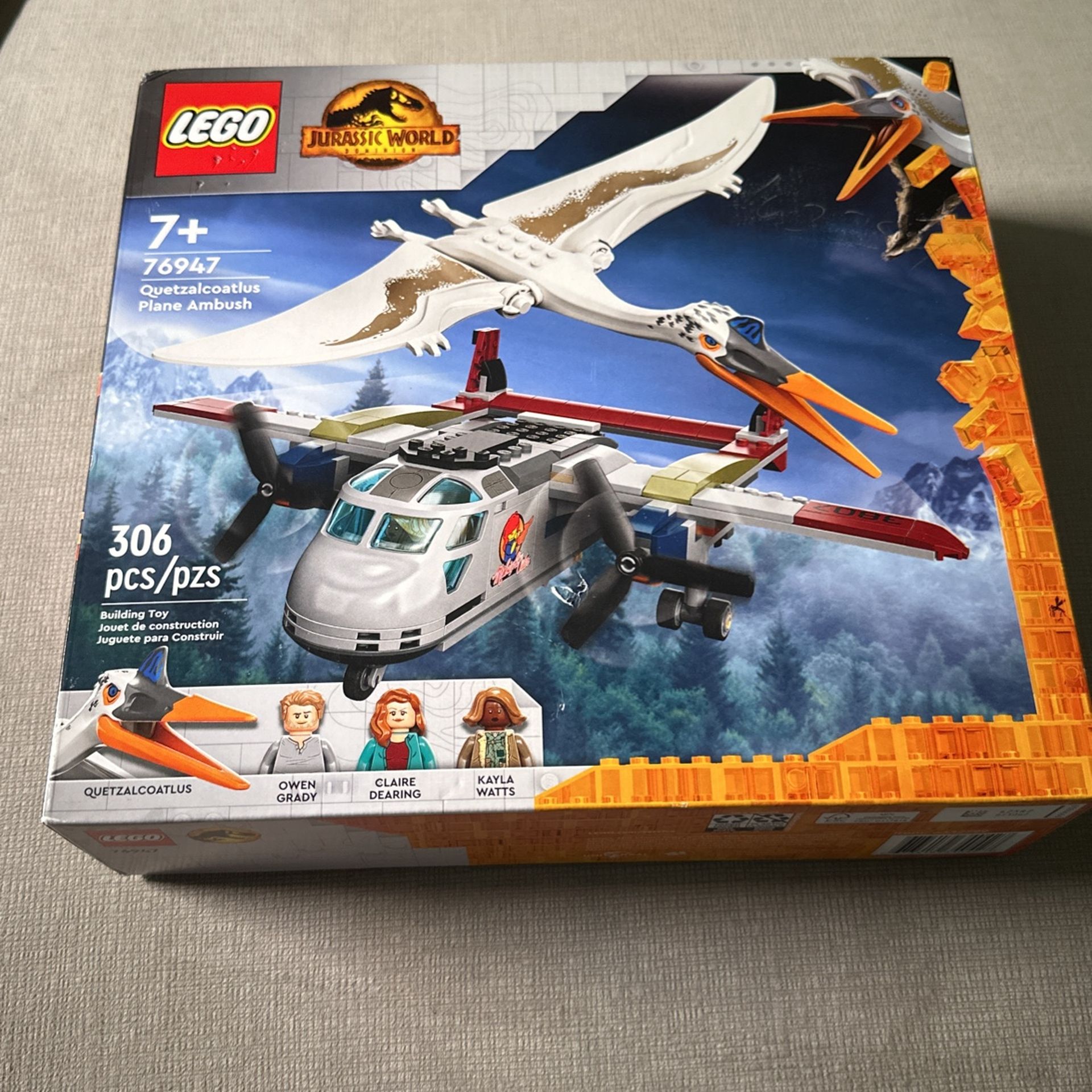 LEGO Jurassic World Quetzalcoatlus Plane Ambush Set 76947, with