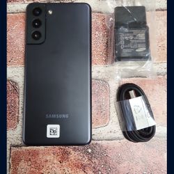 Samsung Galaxy s21  UNLOCKED   Free new charger included   Great condition , phone clean and reseted, ready to use  • Unlocked,T-Mobile, ATT, Cricket,