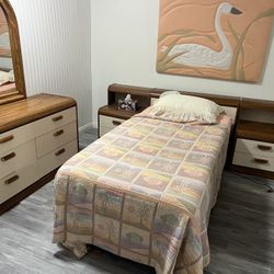Twin Bedroom Set / 5 Drawer Chest