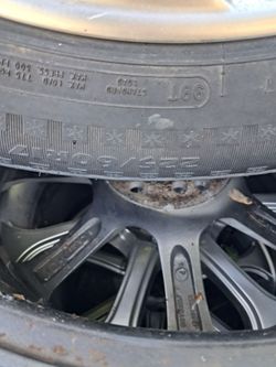 225/60/17 Snows On Universal Wheels
