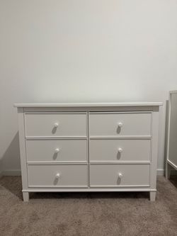 White 6-Drawer Dresser – Excellent Condition