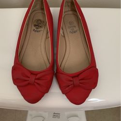 Red Flat size 12 Hablo español