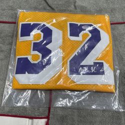 Magic Johnson Autographed Jersey 