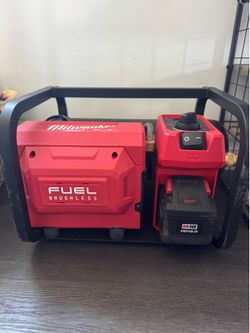 Milwaukee 2 Gal. Electric Compact Quiet Compressor w/ HD 12.0 Forge Battery
