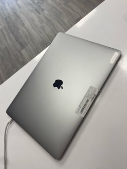 MacBook Pro 15inch 2018 16GBRAM i7 1TB