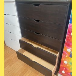 Dresser/ Five drawers dresser