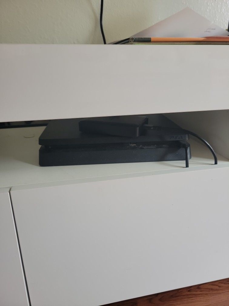 Ps4 Slim Plus 3 Remotes