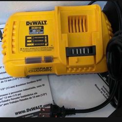 8AMP. FAST CHARGER 💥DEWALT 20-Volt MAX Lithium-Ion Fan Cooled Fast Battery Charger