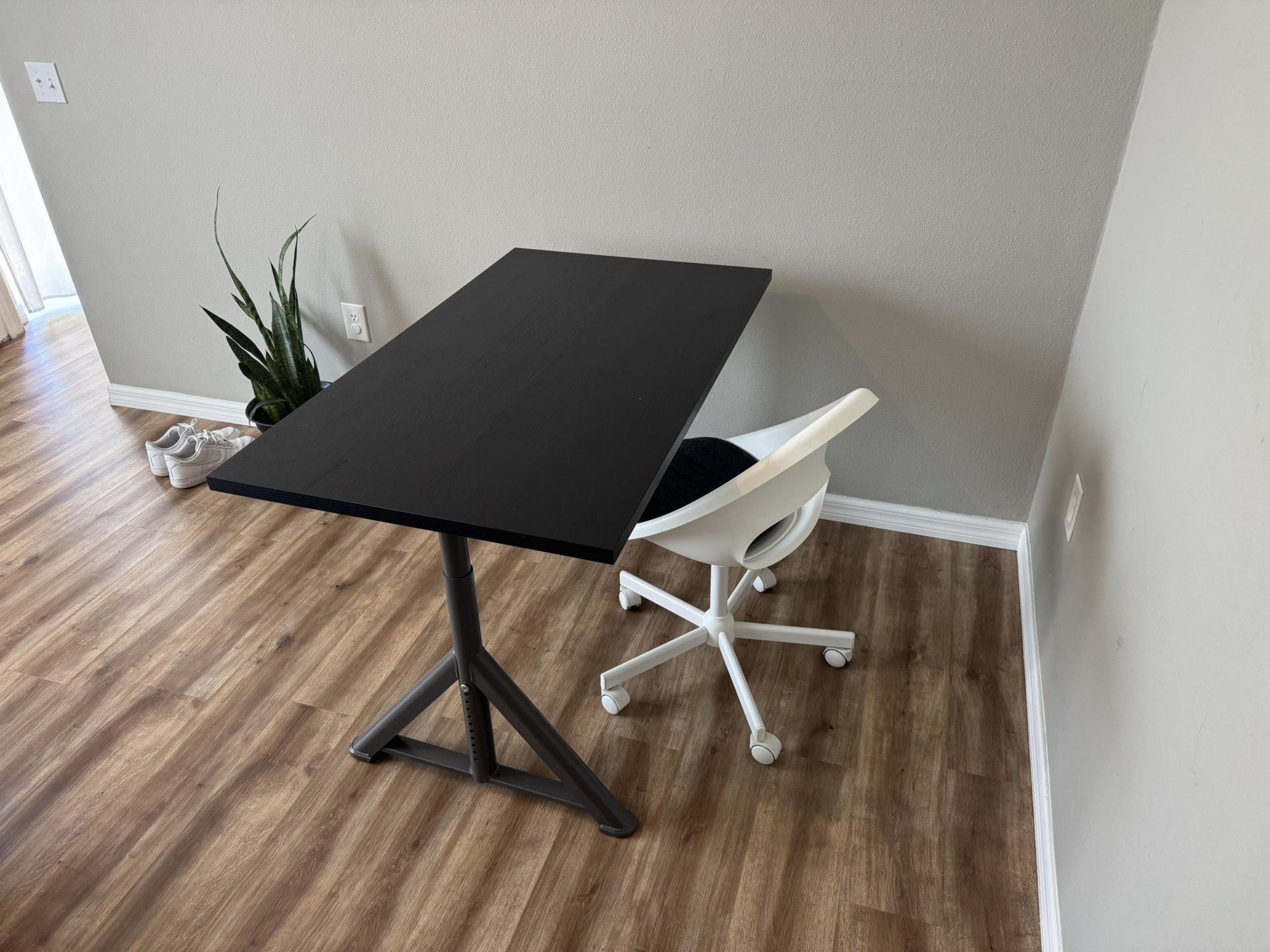 Desk w/ Chair