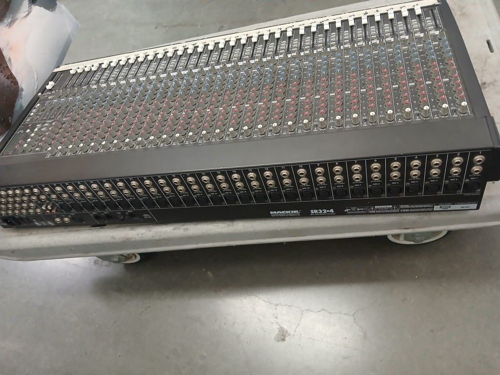 32 channel mackie mixer $200 cash