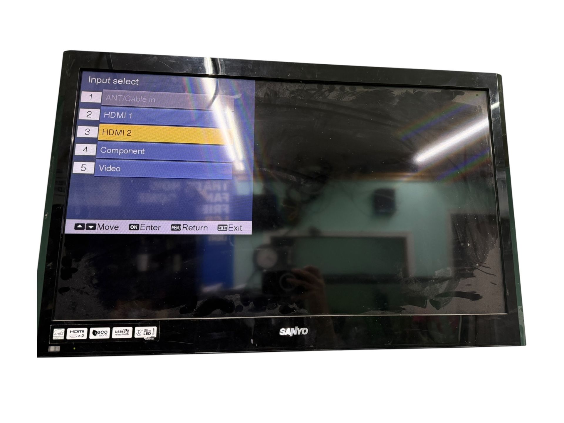 Sanyo 32’ Flat screen tv