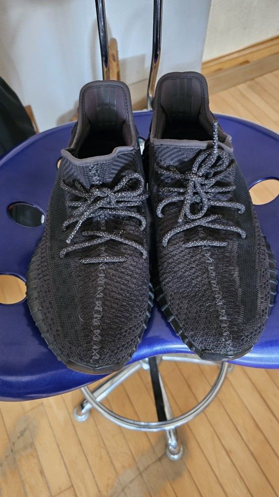 Men's Adidas Yeezy Boost 350 V2 Low Black Size 9.5