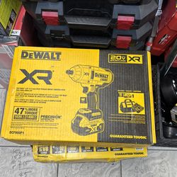DEWALT 20V MAX Lithium-lon Cordless 1/2 in. Impact Wrench Kit