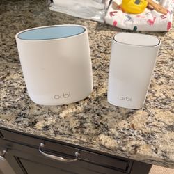 Orbi Tri-Band Mesh WiFi Router, 2.2Gbps  + Wall extender