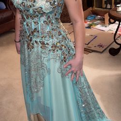 GORGEOUS PROM DRESS