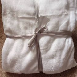 White Throw Blanket 